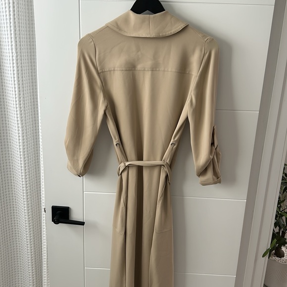 Babaton Kahlo Robe - Picture 6 of 12